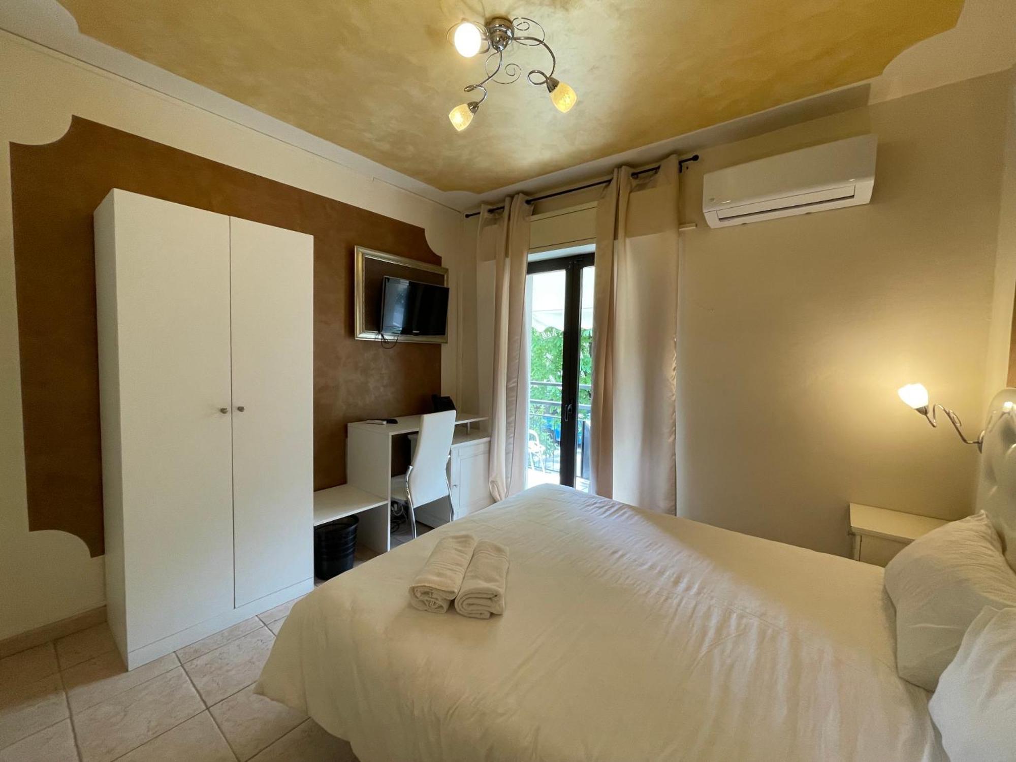 Hotel Central Giacomini ซาโล ภายนอก รูปภาพ