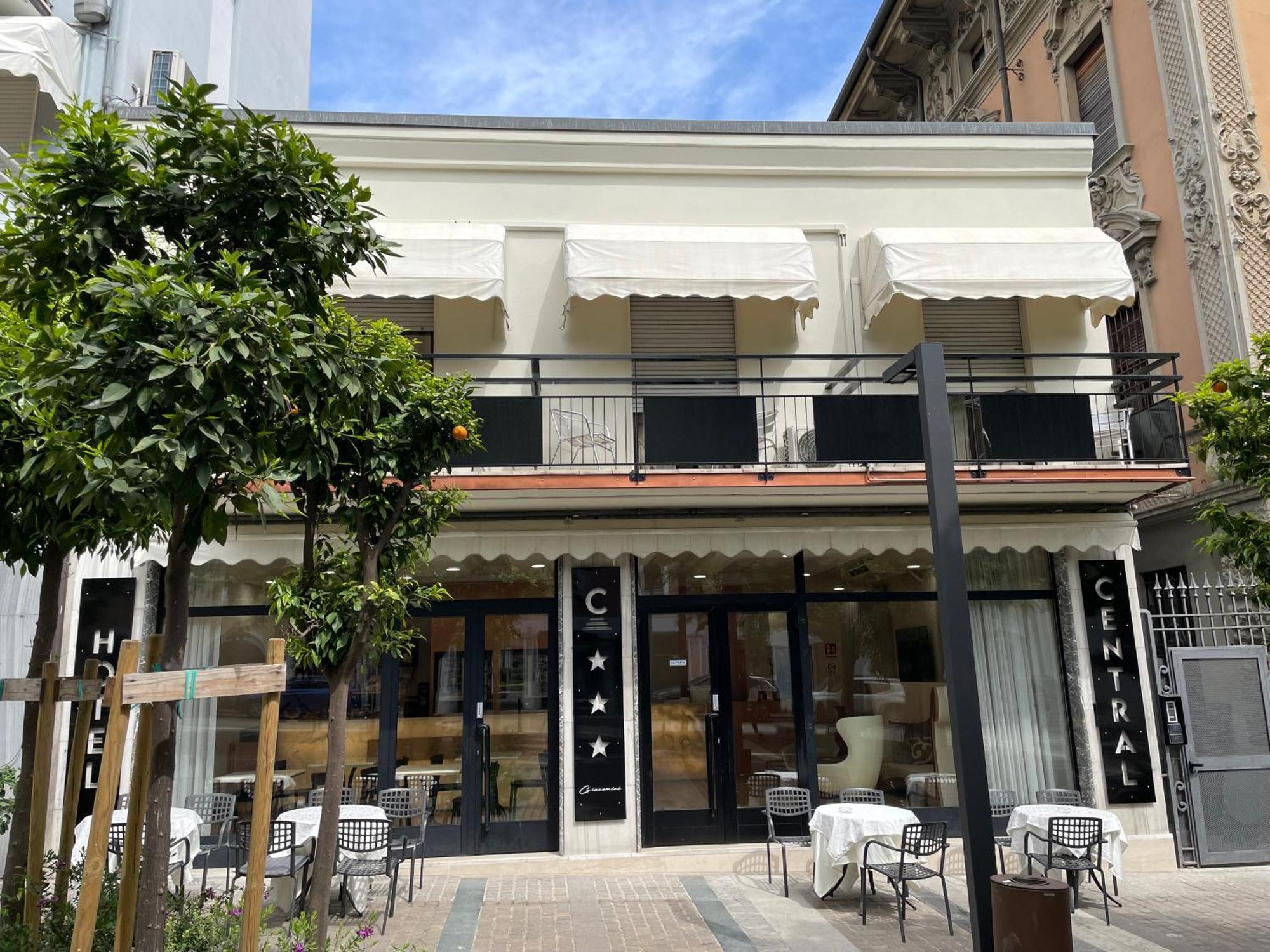 Hotel Central Giacomini ซาโล ภายนอก รูปภาพ