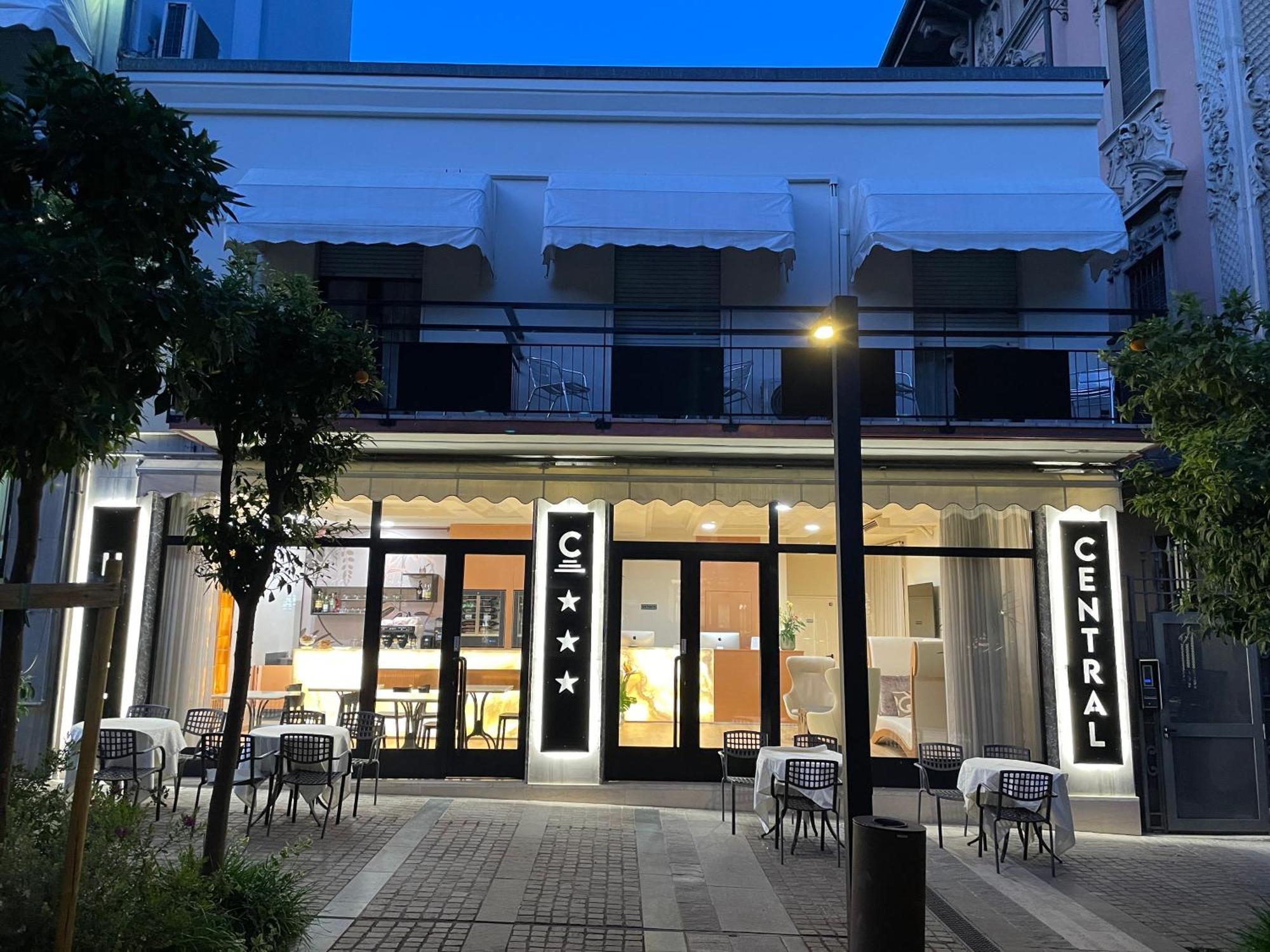 Hotel Central Giacomini ซาโล ภายนอก รูปภาพ