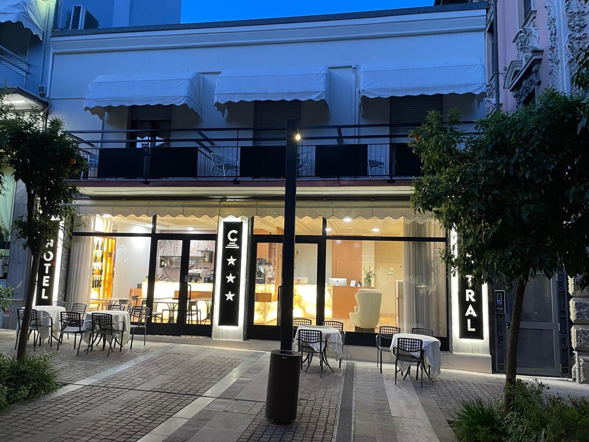 Hotel Central Giacomini ซาโล ภายนอก รูปภาพ