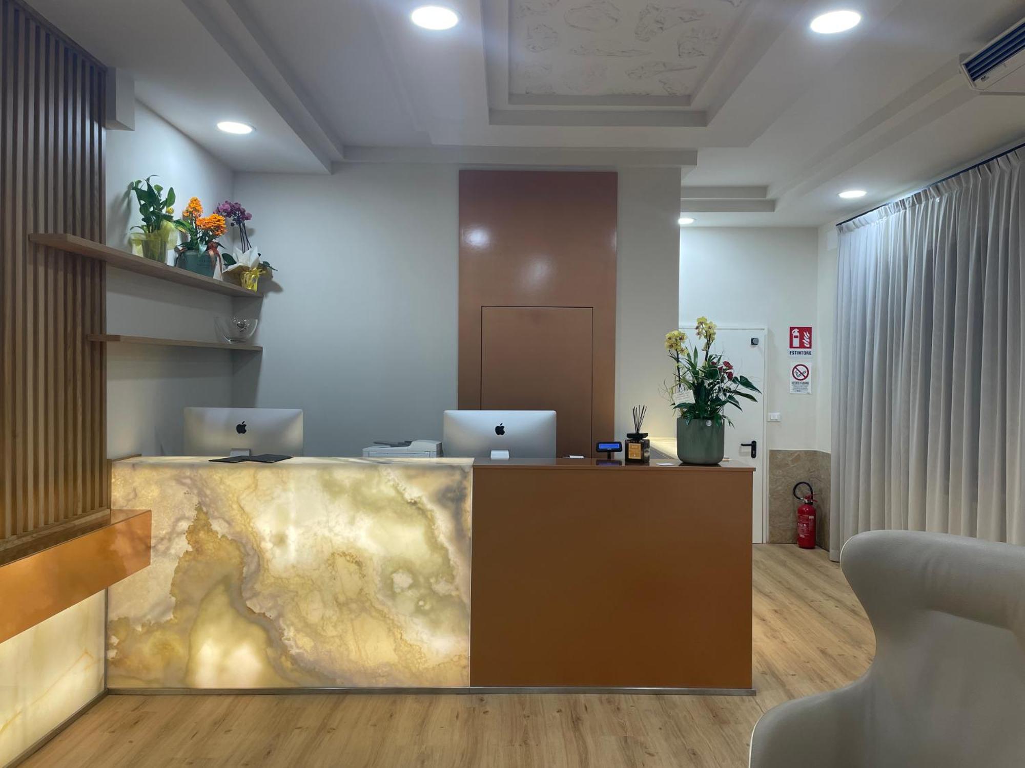 Hotel Central Giacomini ซาโล ภายนอก รูปภาพ