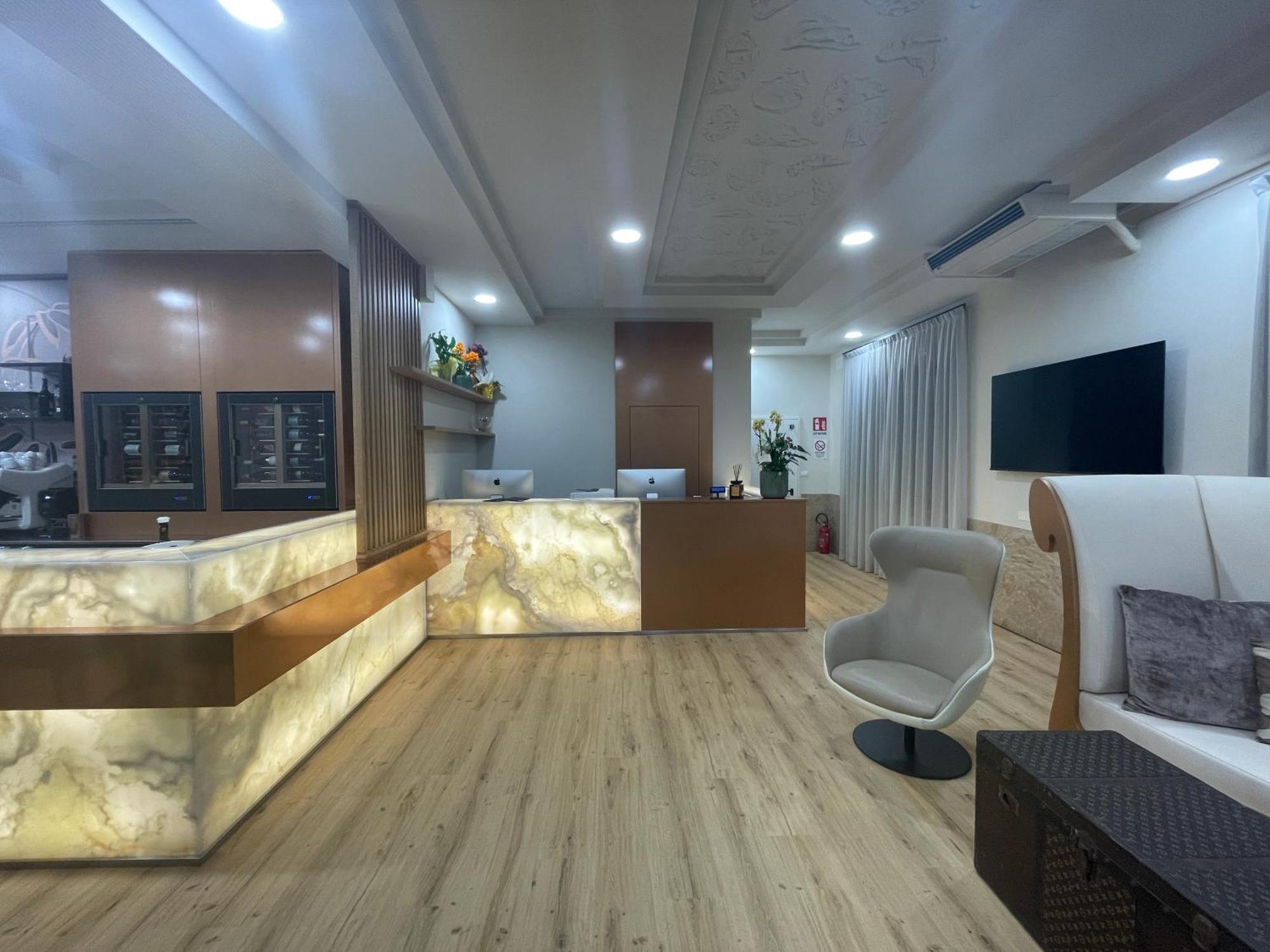 Hotel Central Giacomini ซาโล ภายนอก รูปภาพ