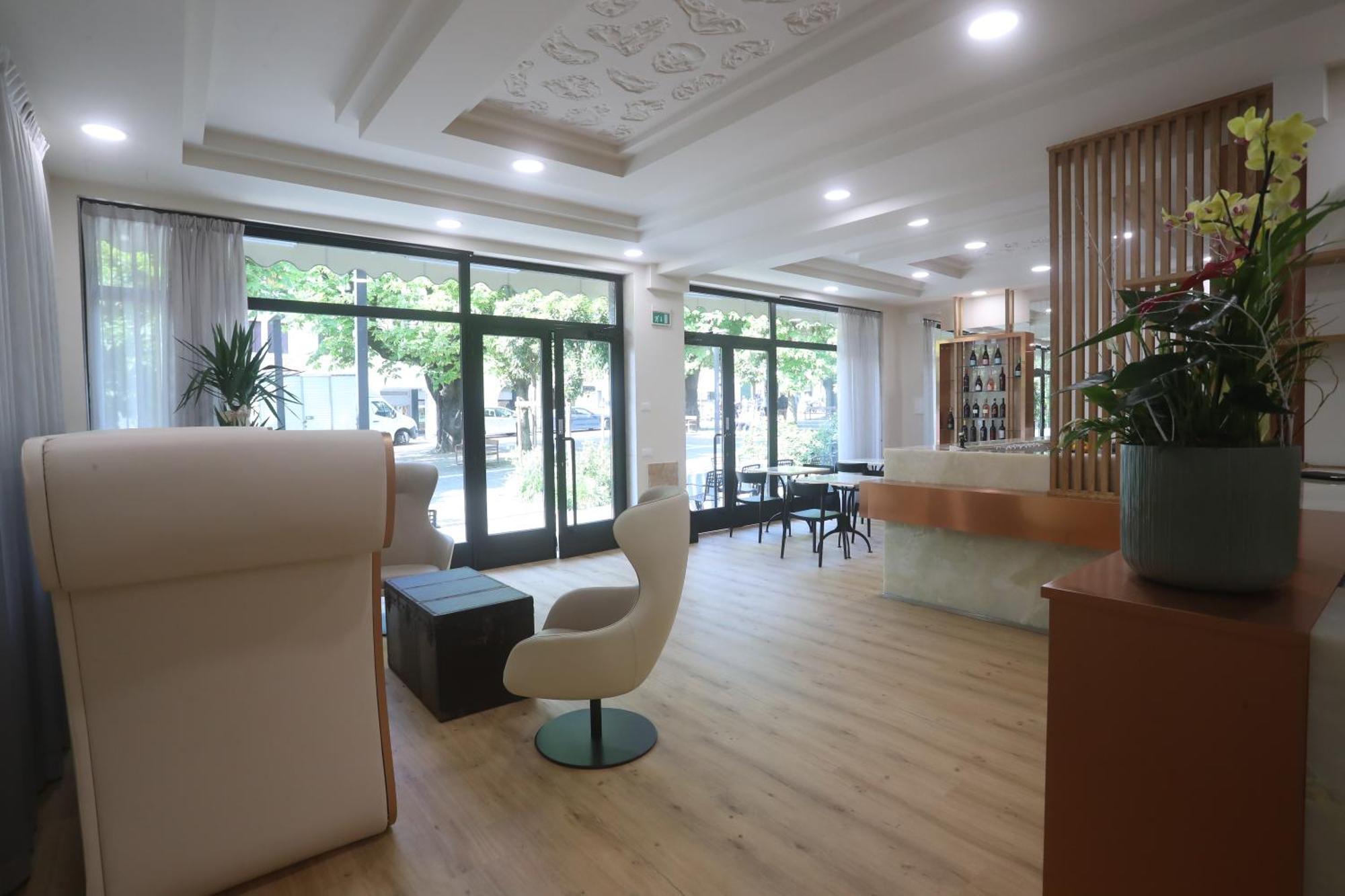 Hotel Central Giacomini ซาโล ภายนอก รูปภาพ