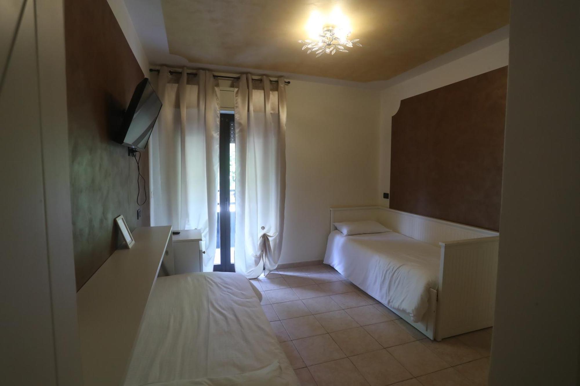 Hotel Central Giacomini ซาโล ภายนอก รูปภาพ