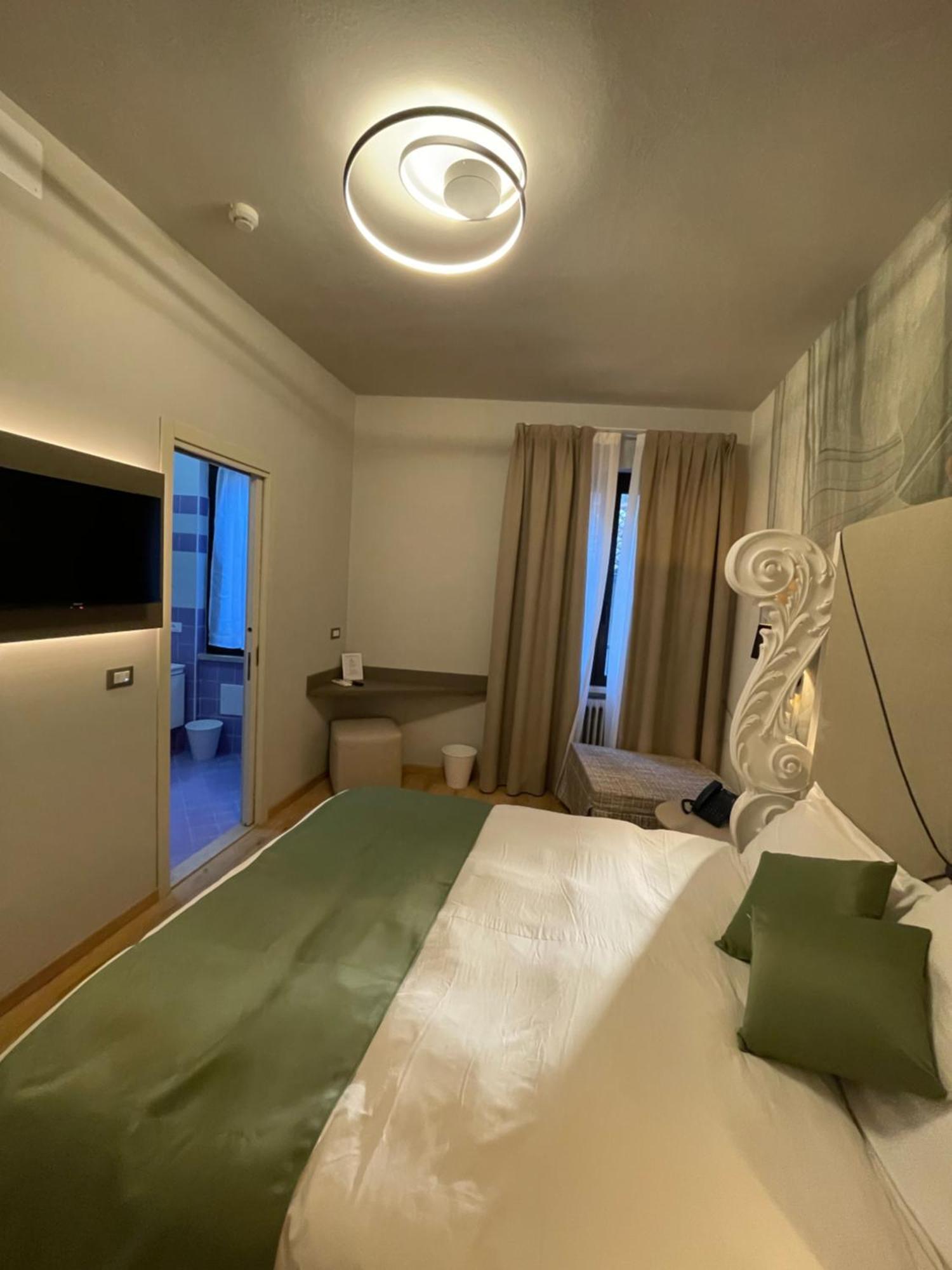 Hotel Central Giacomini ซาโล ภายนอก รูปภาพ